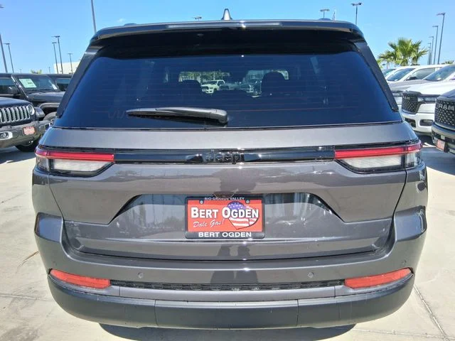 New 2026 Baltic Gray Metallic Clear-Coat Exterior Paint Jeep Altitude image 6
