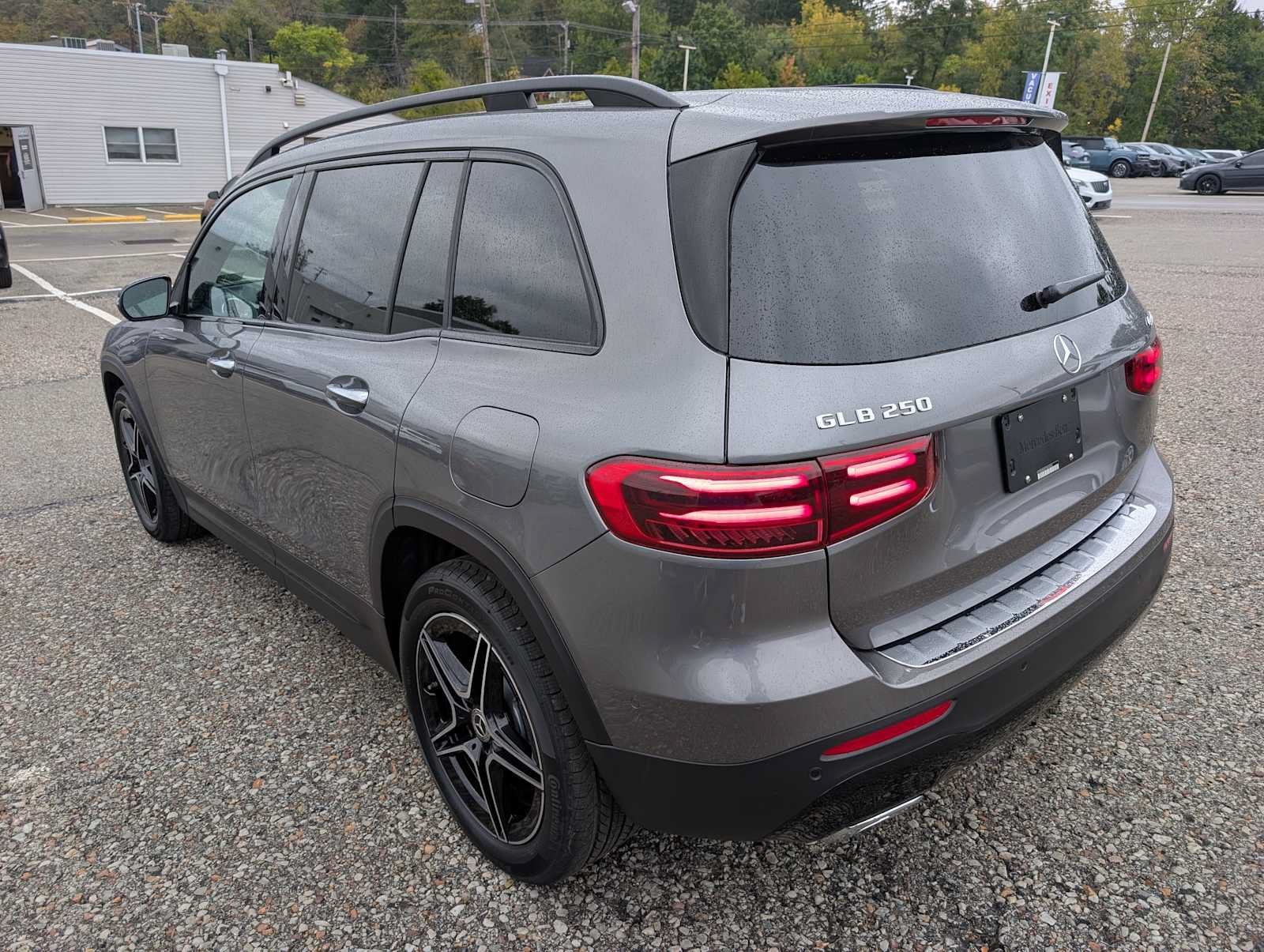 New 2026 Mountain Grey Metallic Mercedes-Benz GLB 250 image 9