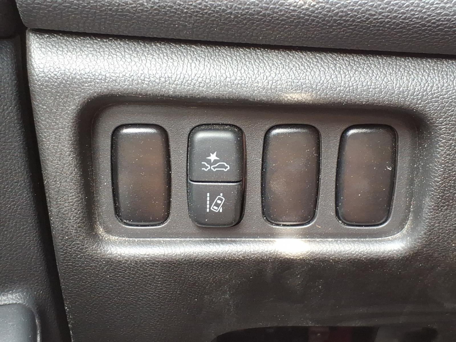 Used 2025  MITSUBISHI  image 18