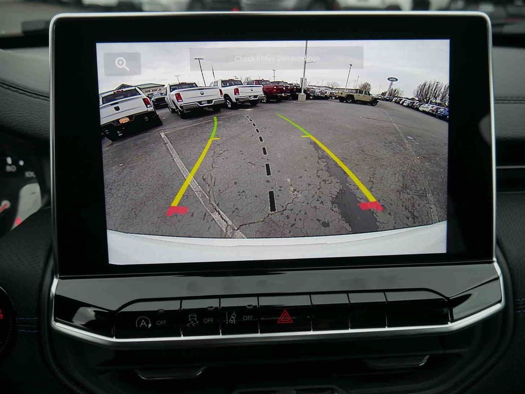 New 2026 White Jeep Latitude image 34