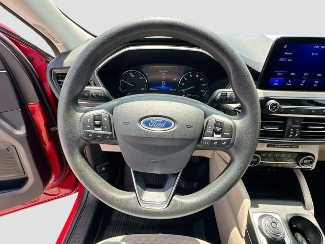 Used 2021 Red Ford SE image 11