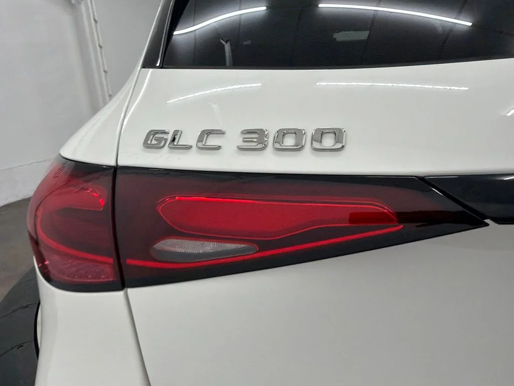 New 2027 White Mercedes-Benz GLC 300 image 11