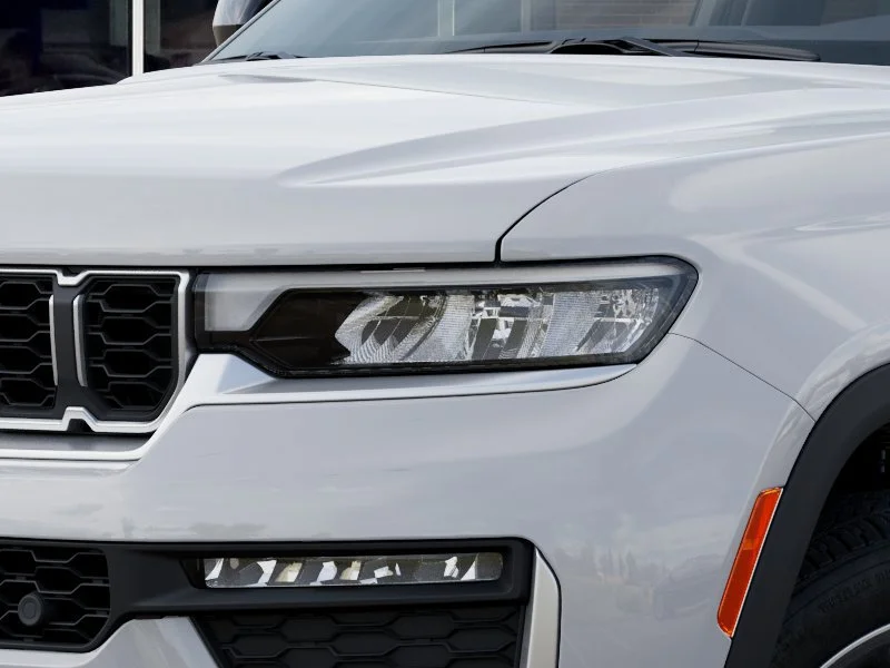 New 2026 Bright White Clear-Coat Exterior Paint Jeep Limited image 12