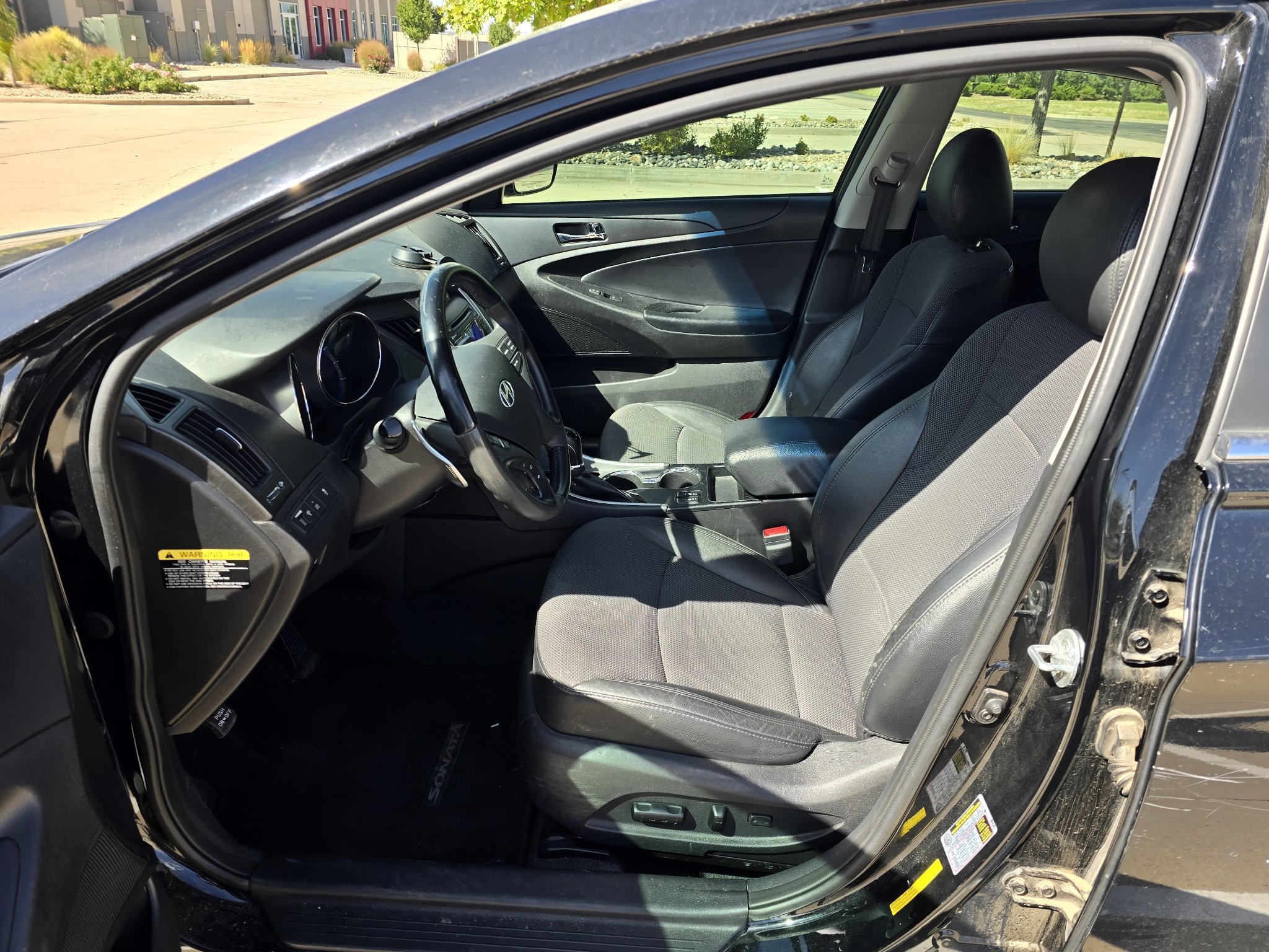Used 2013 Midnight Black Mica Hyundai SE image 11