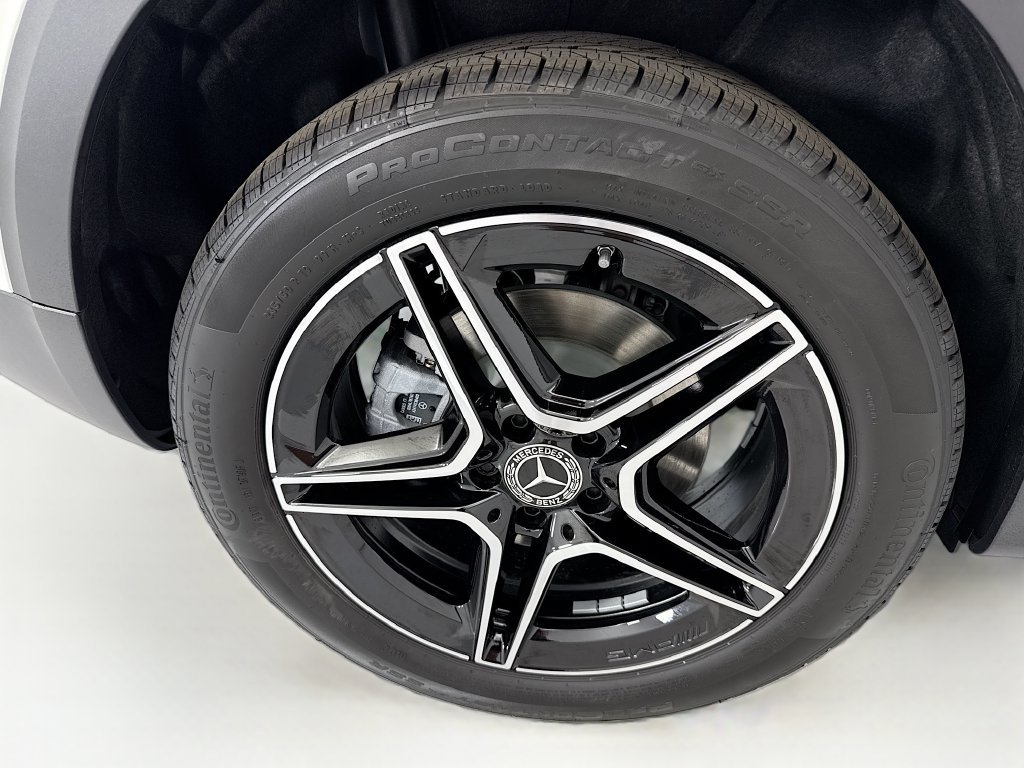 New 2026 Polar White Mercedes-Benz GLB 250 image 32