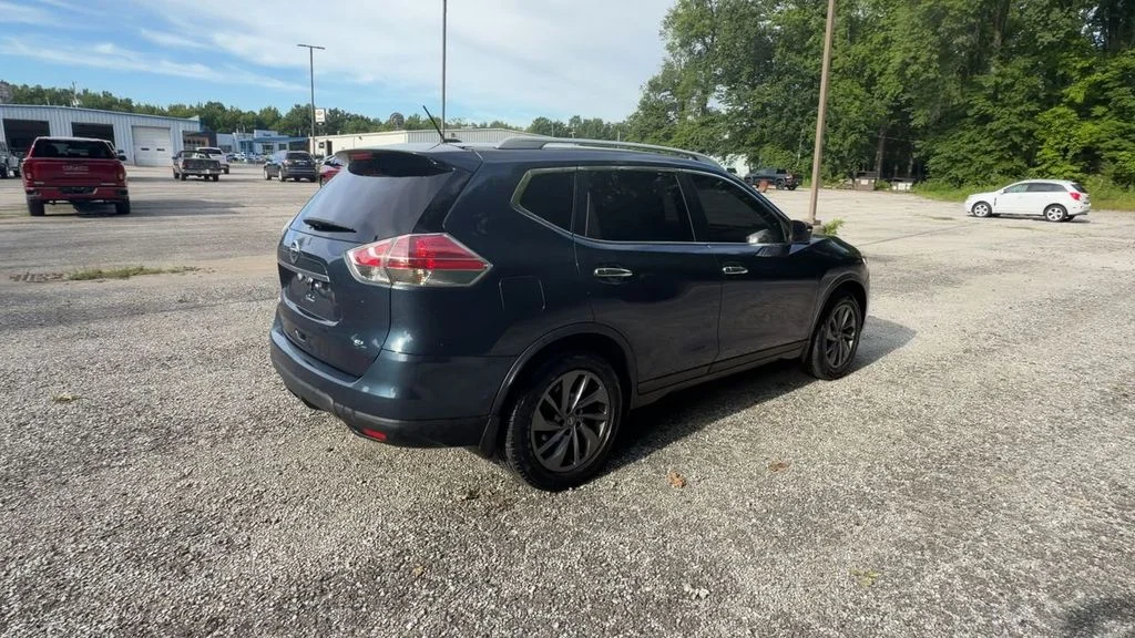 Used 2016 Blue Nissan SL image 8