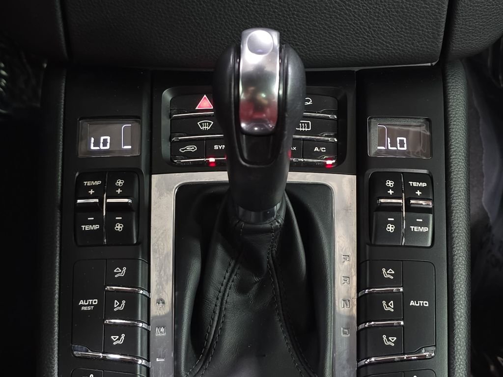 Used 2018  Porsche  image 19