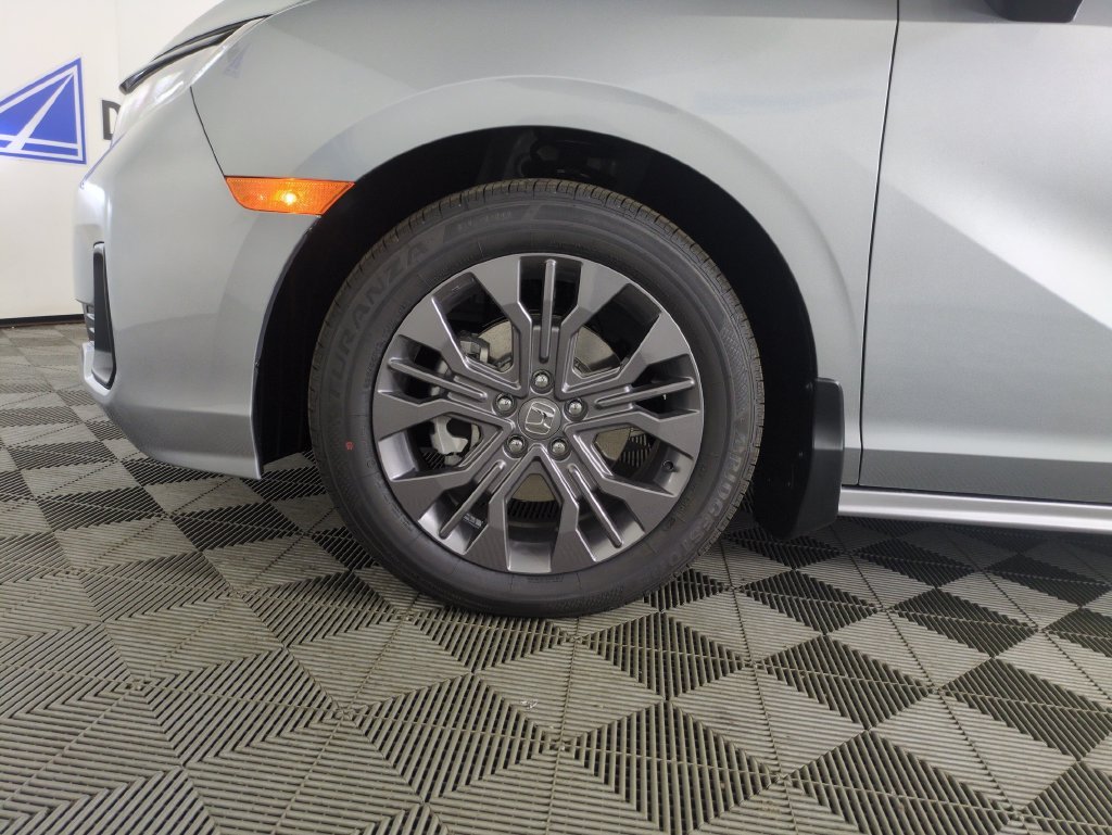 New 2027 Solar Silver Metallic Honda Touring image 30