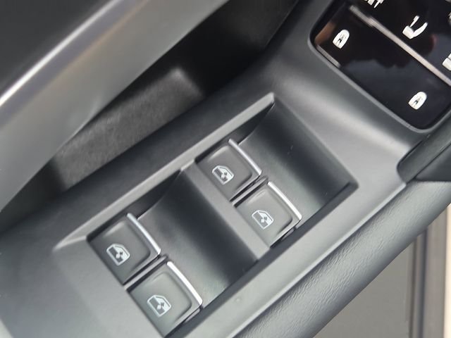 Used 2025  Audi 2.0T Prestige image 23