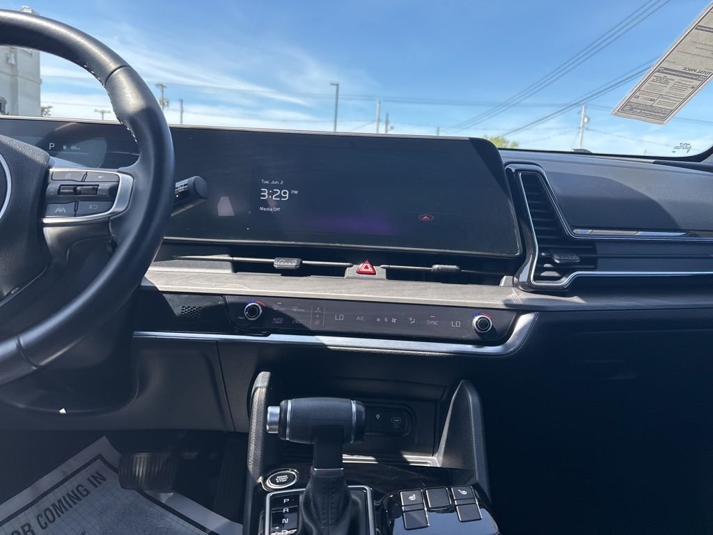 Used 2023 White Kia X-Line image 28