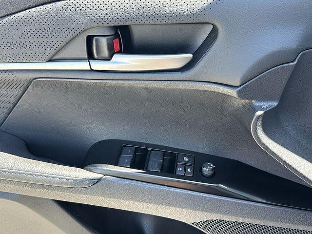 Certified Used 2025 WIND CHILL PEARL Toyota  image 23