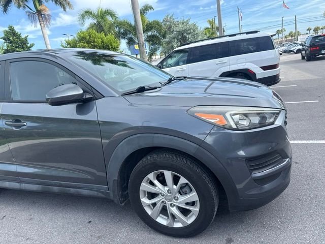 Used 2019 Gray Hyundai SE image 4