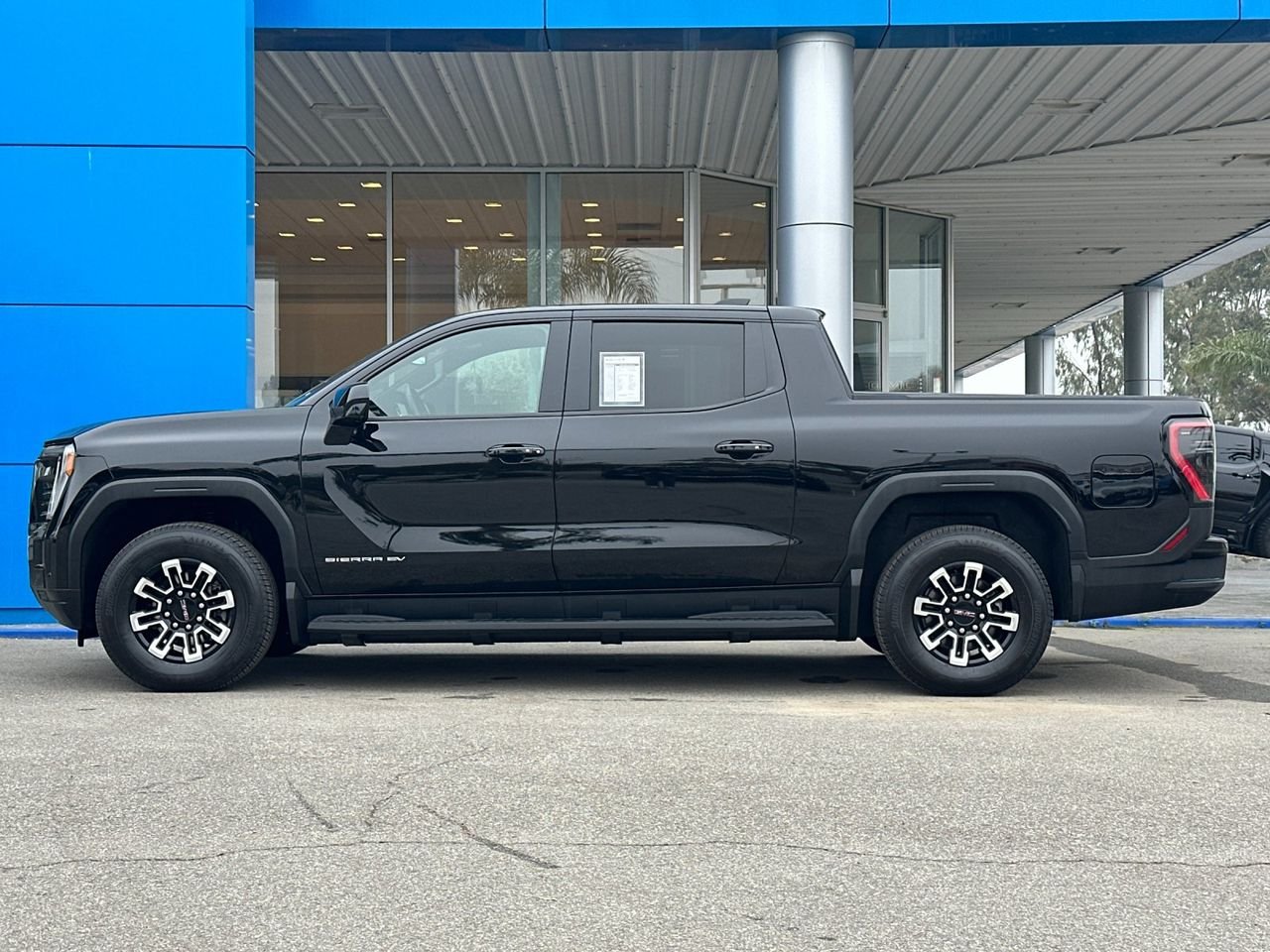 Used 2026 Onyx Black GMC Elevation Extended Range image 38