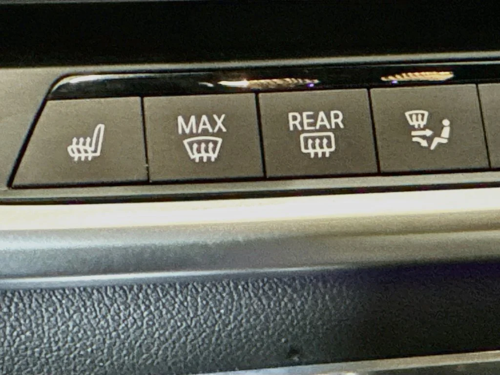 Used 2021  BMW xDrive40i image 23
