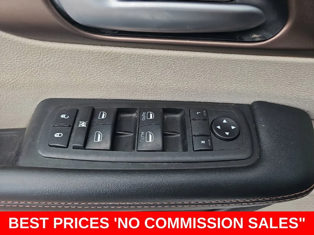 Used 2018 White Chrysler Touring L image 28