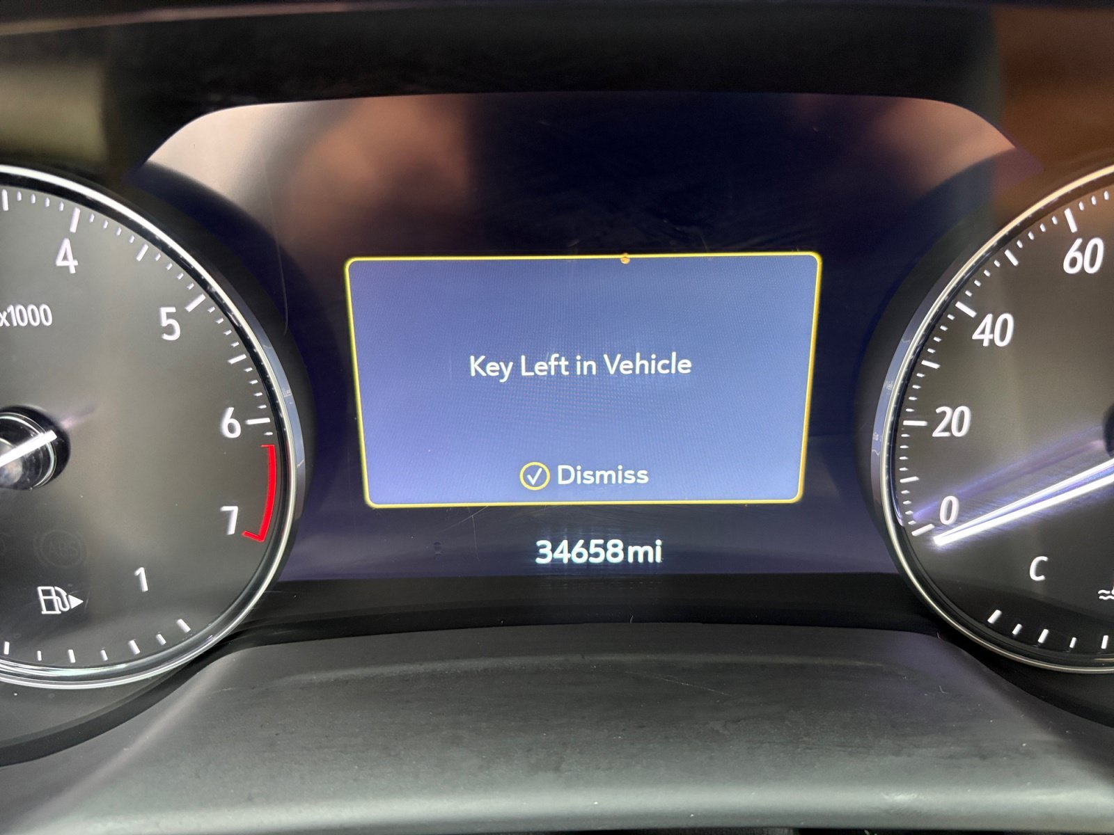 Used 2023 Summit White Buick Essence image 3