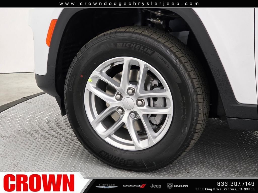 New 2026 Bright White Clear-Coat Exterior Paint Jeep Laredo image 9