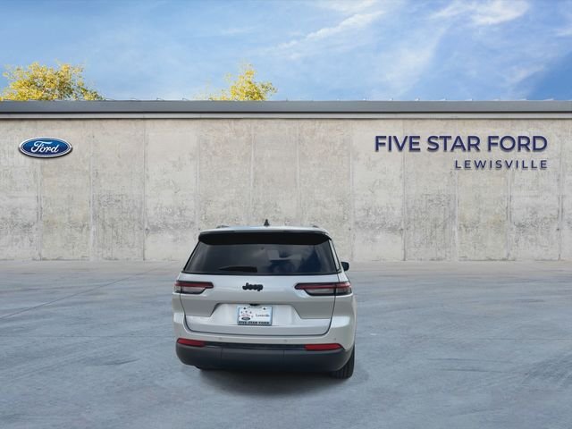 Used 2023 Silver Jeep Altitude image 7