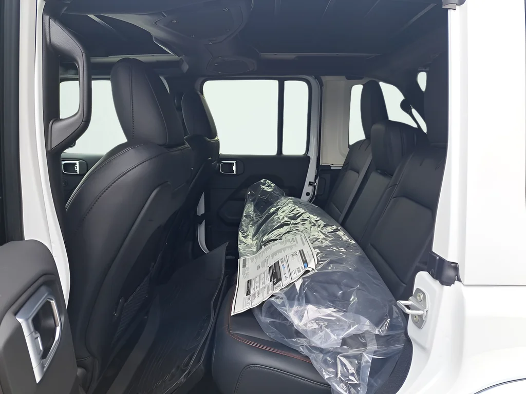 New 2026 Bright White Clear-Coat Exterior Paint Jeep Rubicon X image 13