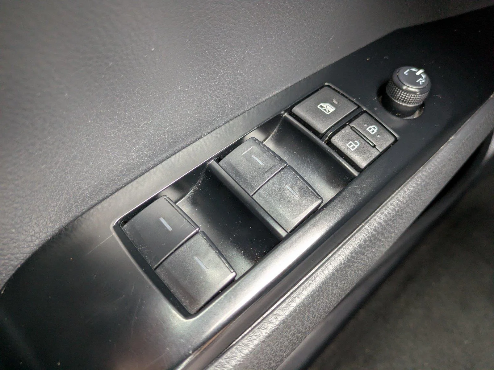 Used 2025  Toyota LE image 21