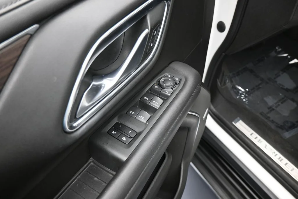 Used 2022 Iridescent Pearl Tricoat Chevrolet LT image 13