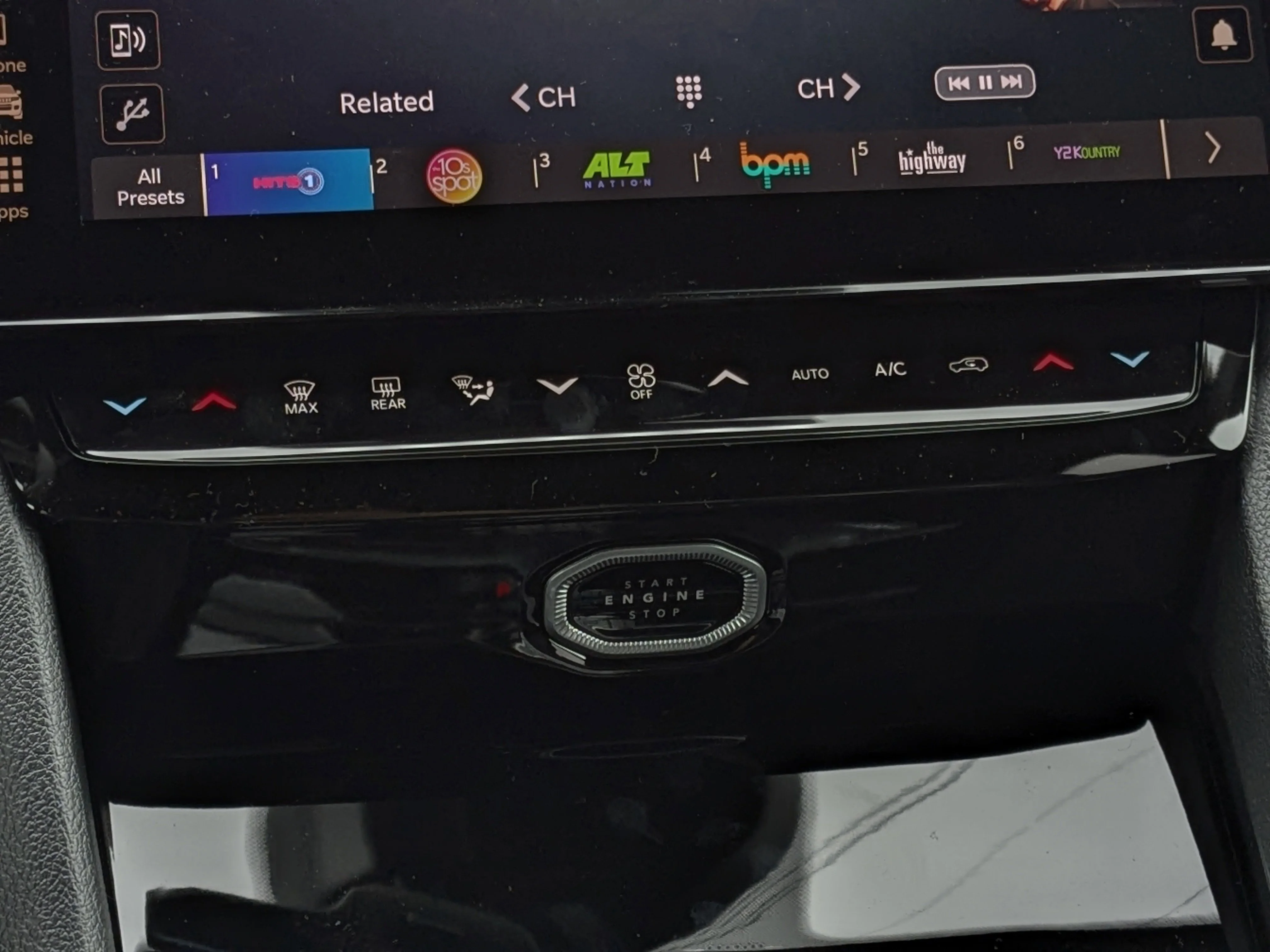 New 2026 Black Jeep Limited - - 20 Gloss Black Wheels - Luxury Tech II - Remote Start & More! image 25