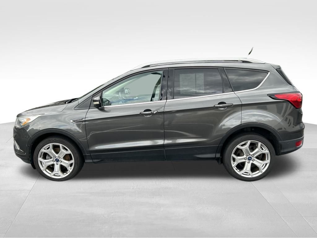 2019 Ford Escape Titanium photo 2