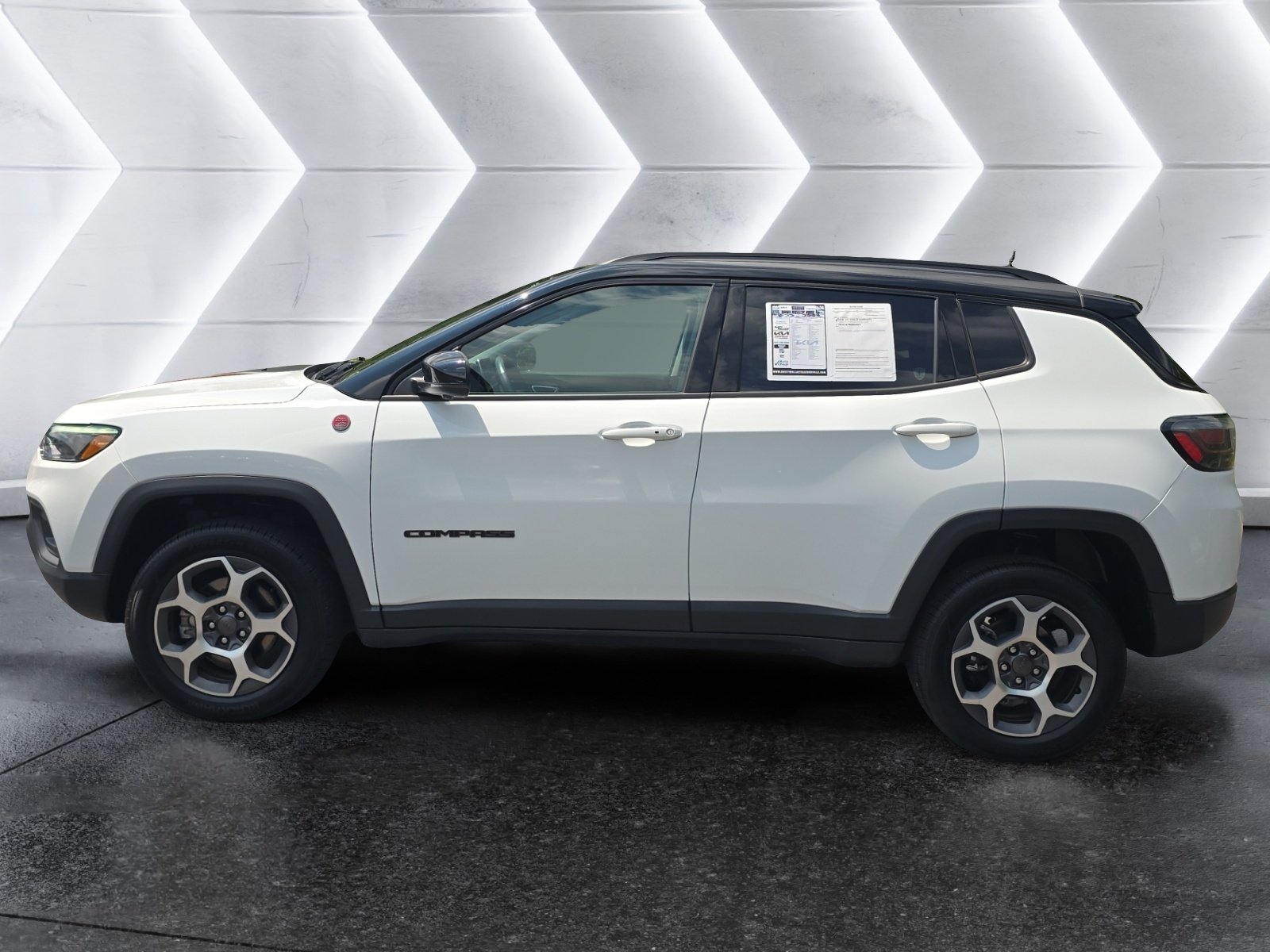 Used 2022 White Jeep Trailhawk image 2