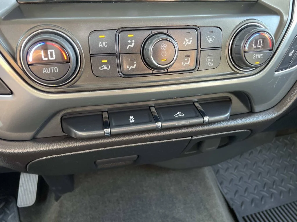 Used 2015 Silver Chevrolet LT image 46