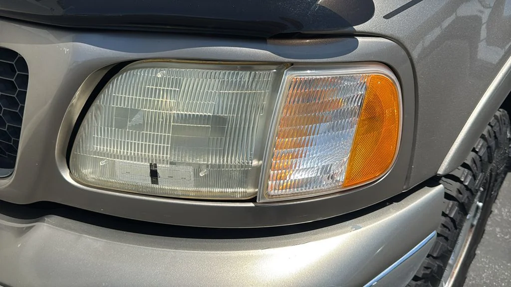 Used 2001 Beige Ford Lariat image 6