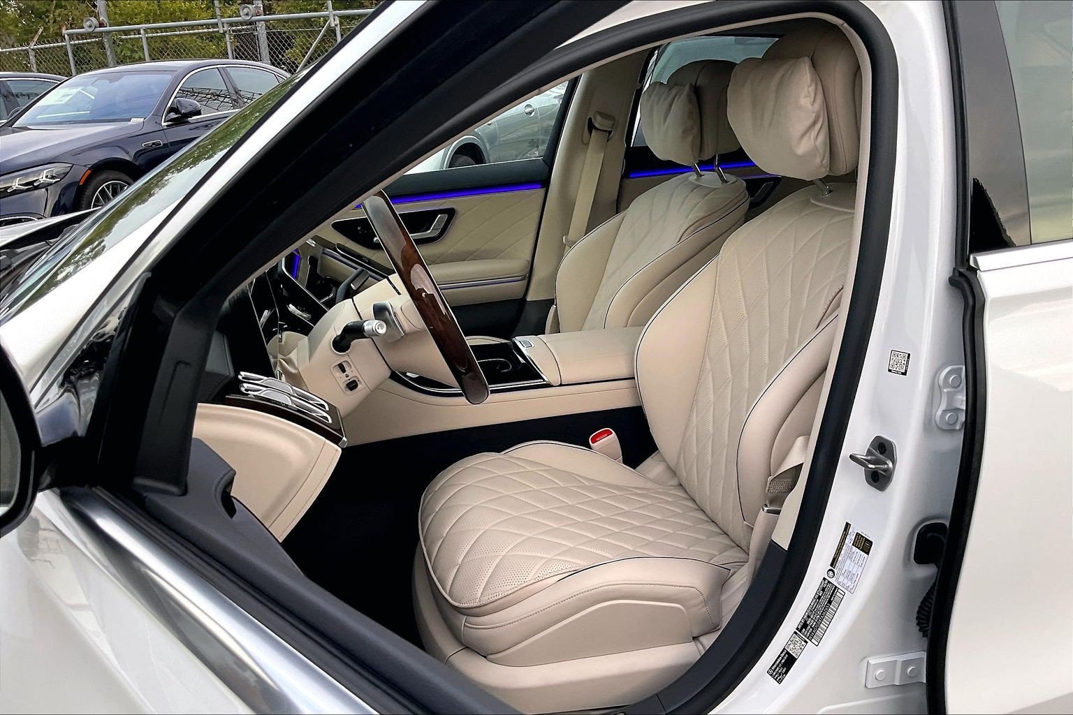 New 2026 MANUFAKTUR Moonlight White Metallic Mercedes-Benz S 580 image 22