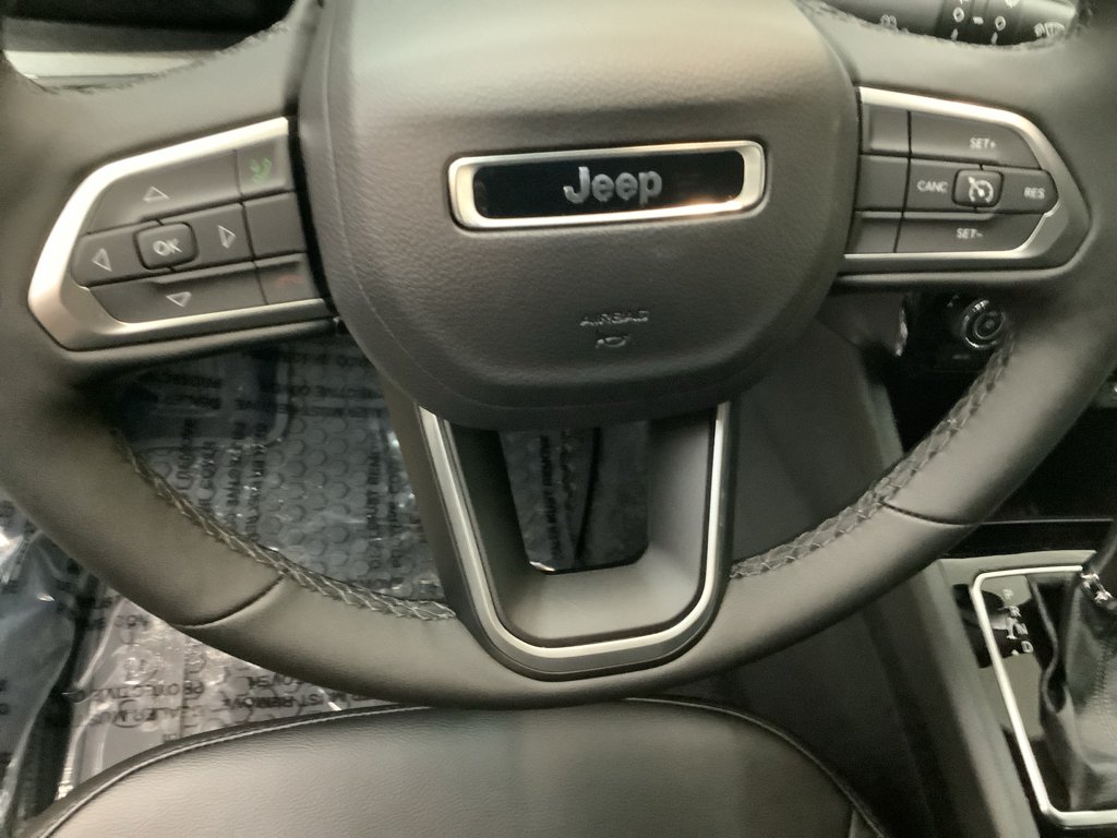 New 2026 Fathom Blue Pearl-Coat Exterior Paint Jeep Latitude image 14