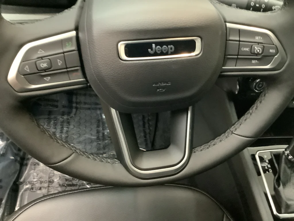 New 2026 Fathom Blue Pearl-Coat Exterior Paint Jeep Latitude image 14