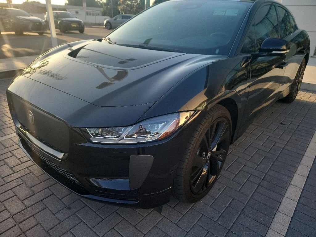 2024 Jaguar I-PACE EV 400 R-Dynamic HSE's photo