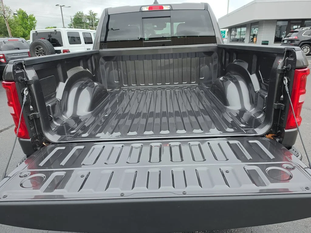 New 2026 Granite Crystal Metallic Clear-Coat Exterior Paint RAM Big Horn/Lone Star image 26