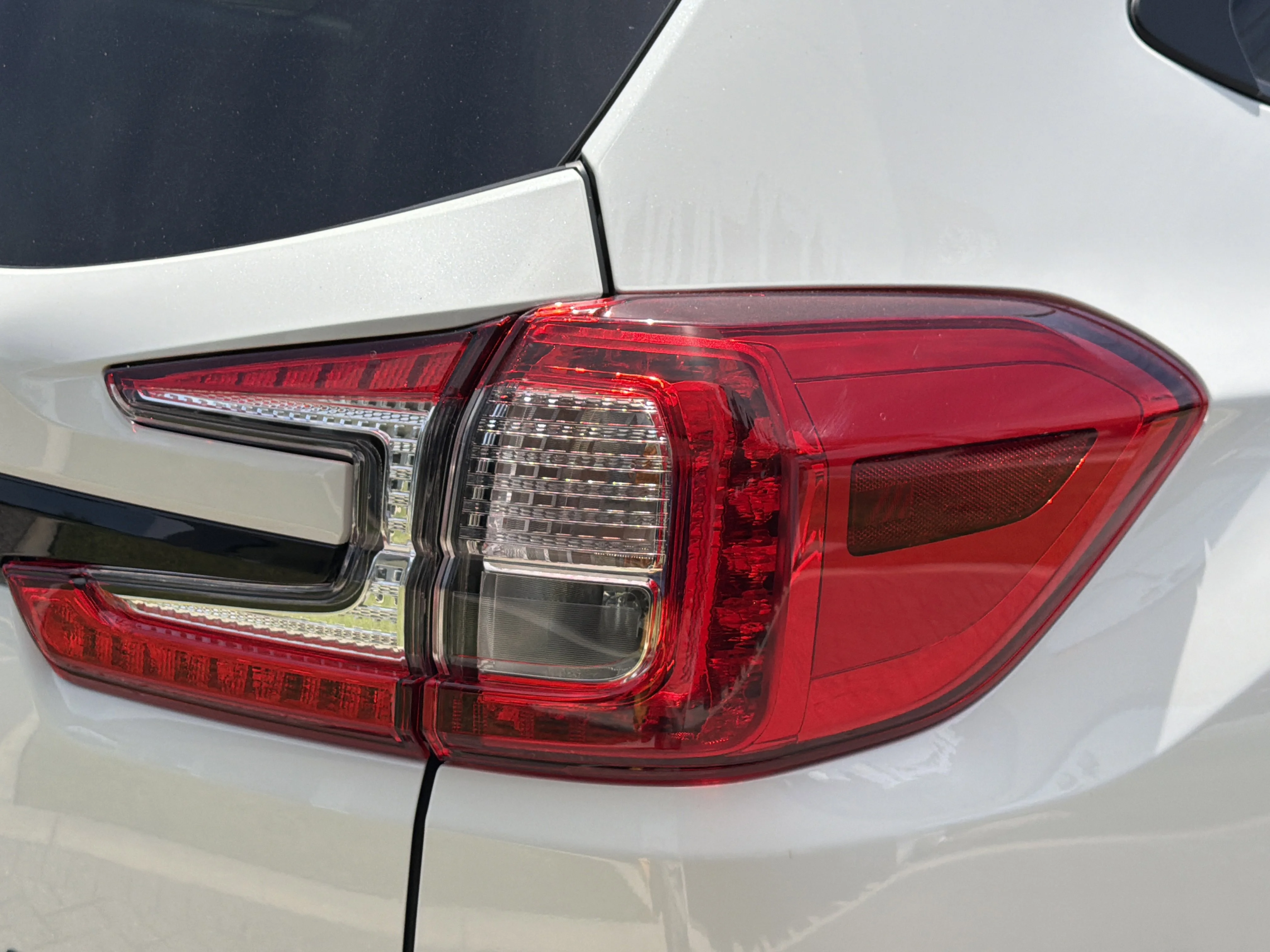 New 2026 CRYSTAL WHITE PEARL Subaru Onyx Edition Touring 7-Passenger image 9