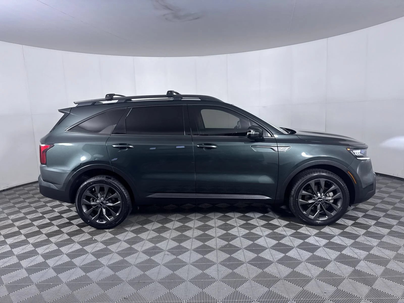 Used 2023 Aruba Green Kia X-Line EX image 10