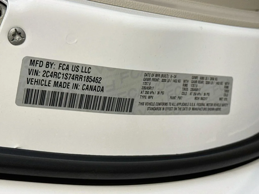 Used 2024 White Chrysler Select image 33