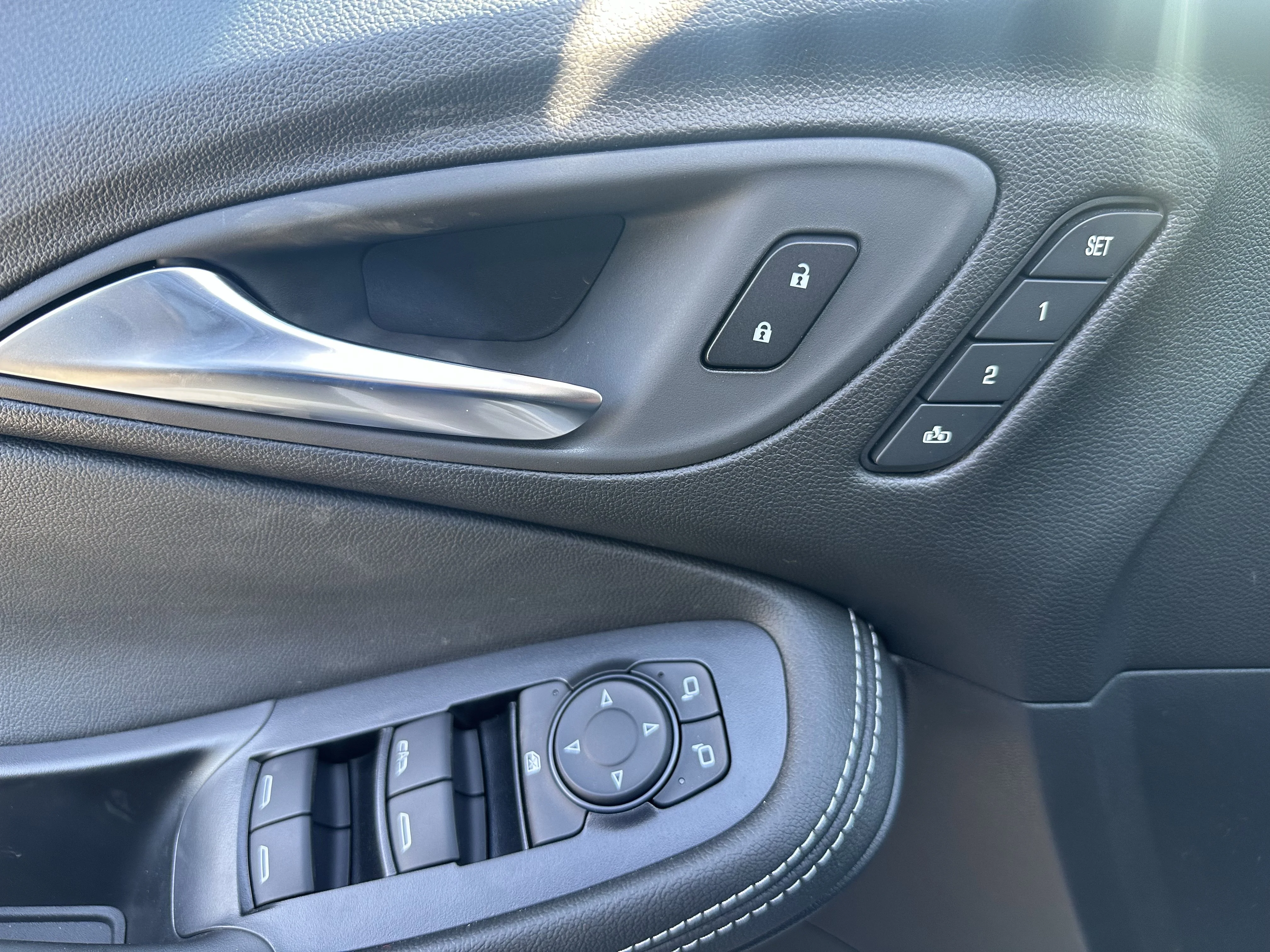 New 2026 White Frost Tricoat Buick Avenir image 9