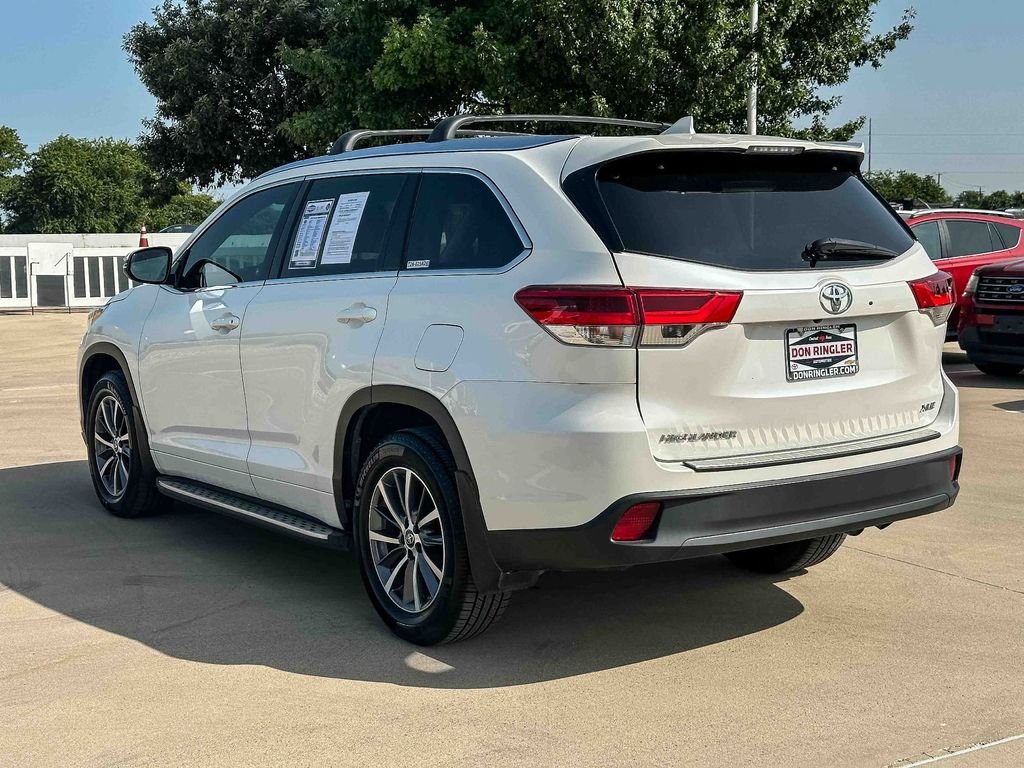 Used 2018 White Toyota XLE image 5