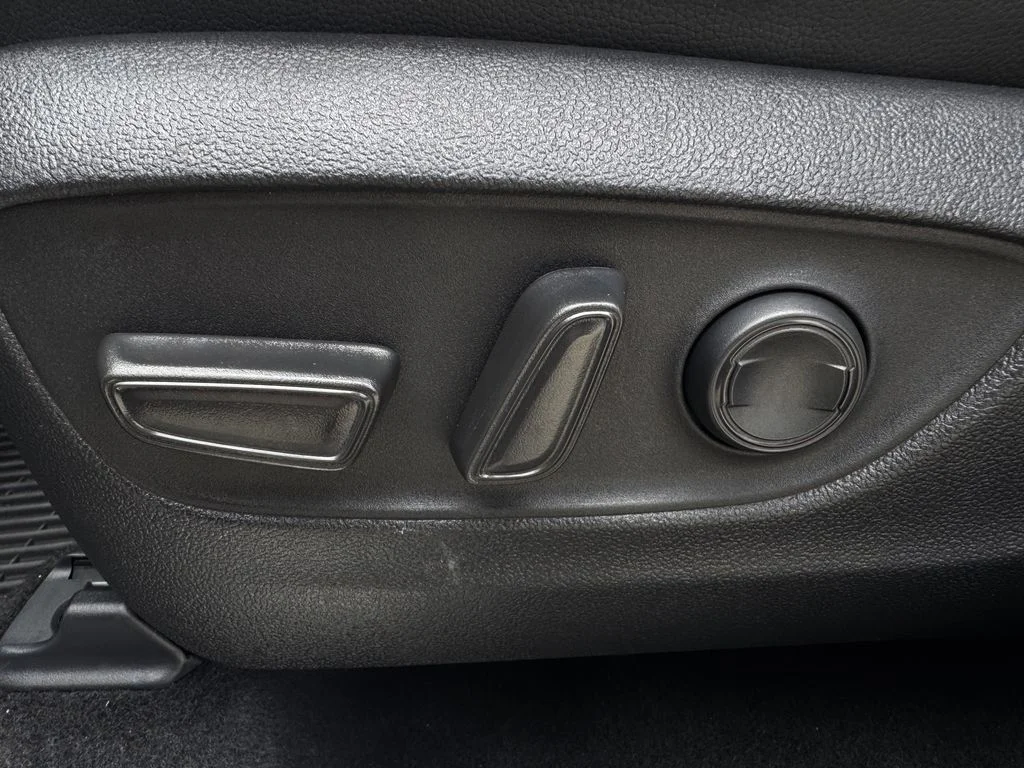 Used 2024 Silver Toyota XLE image 27