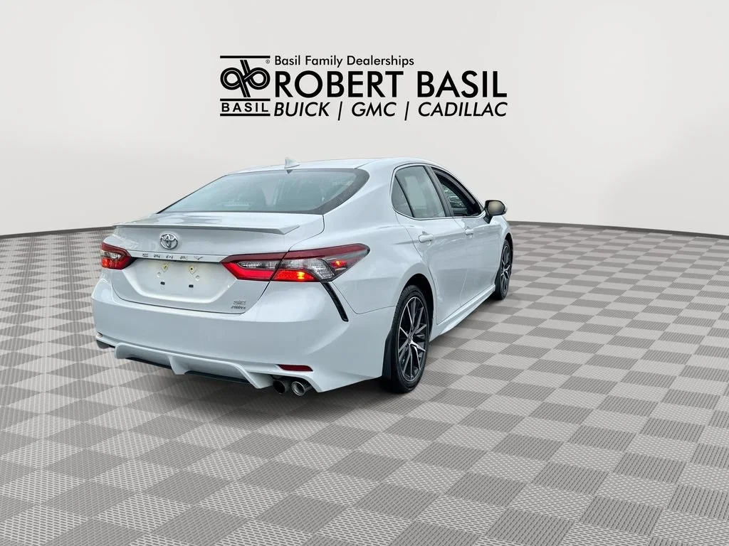Used 2024  Toyota SE image 8