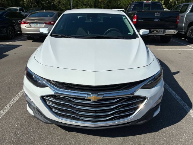 Used 2025 White Chevrolet LT image 9