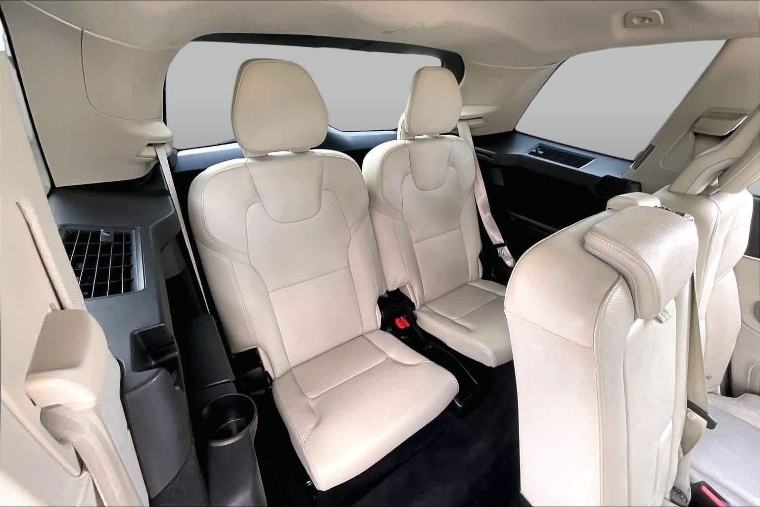 Used 2019 Crystal White Pearl Metallic Volvo Momentum image 35