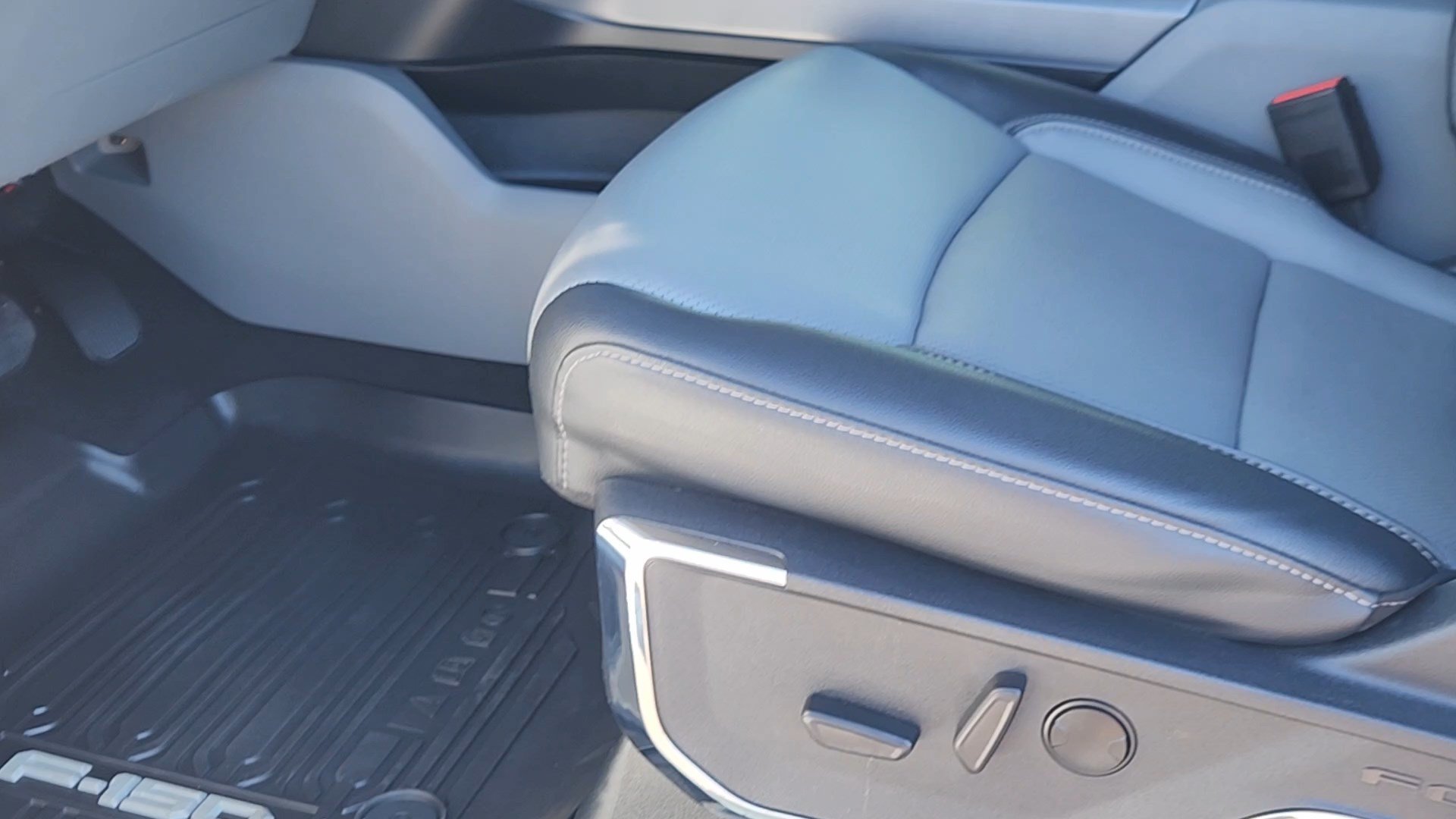 Certified Used 2023 Avalanche Ford LARIAT image 26
