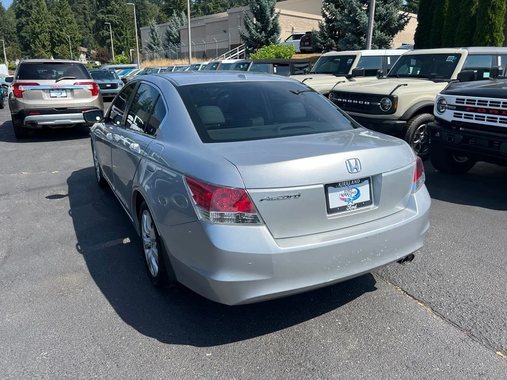 Used 2009 Alabaster Silver Metallic Honda EX-L image 9