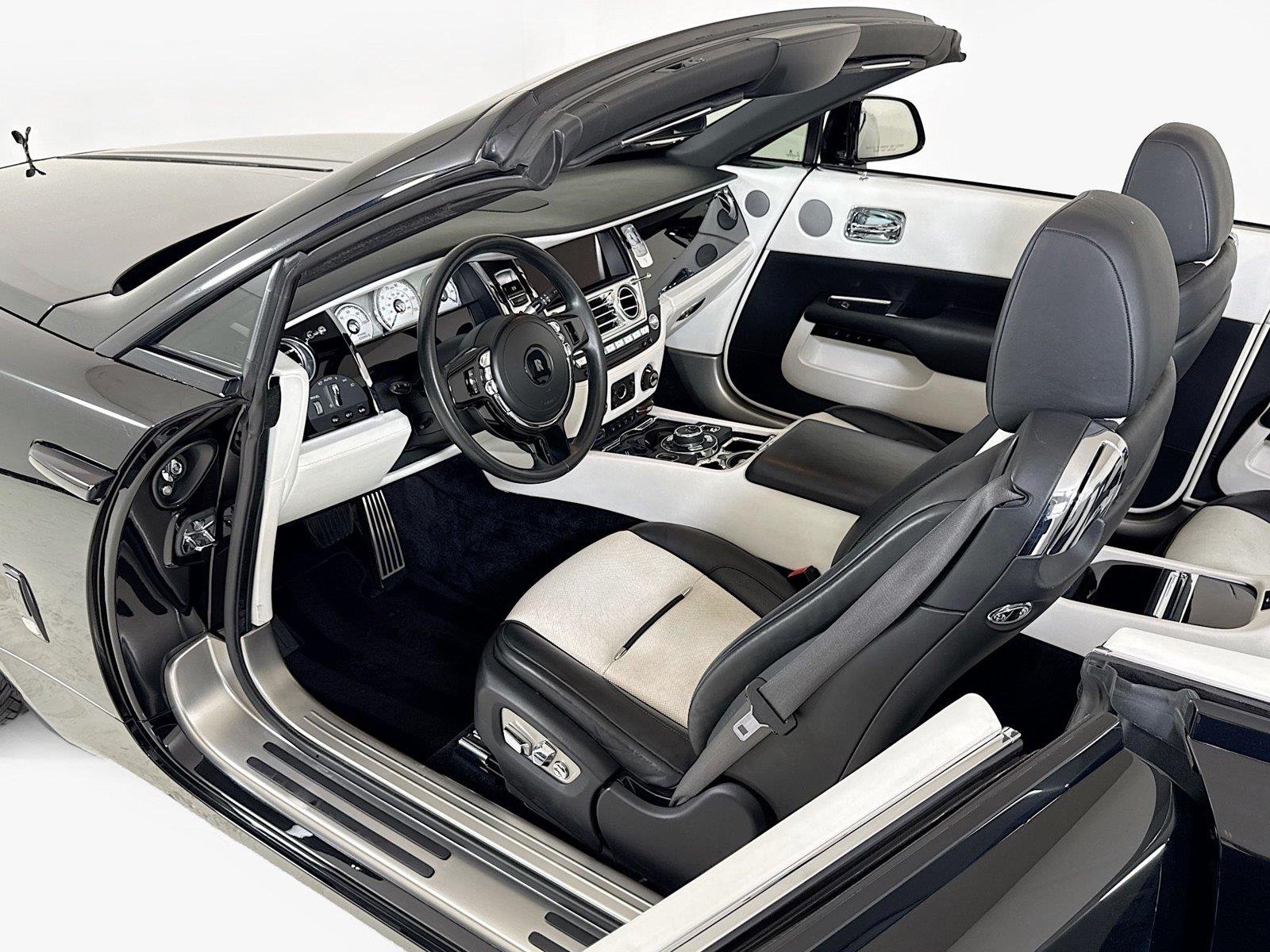 Used 2018 Obsidian Rolls-Royce  image 11