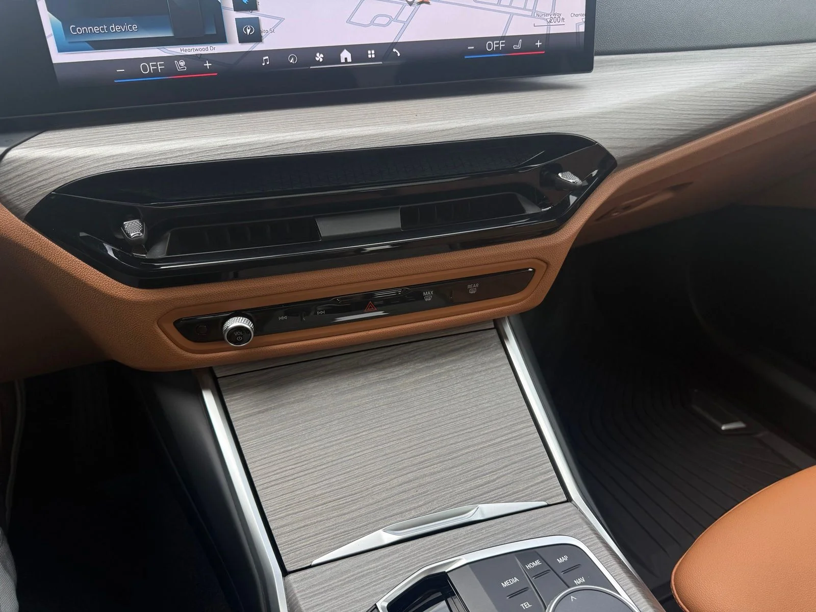 Used 2025 Gray BMW xDrive40 image 18