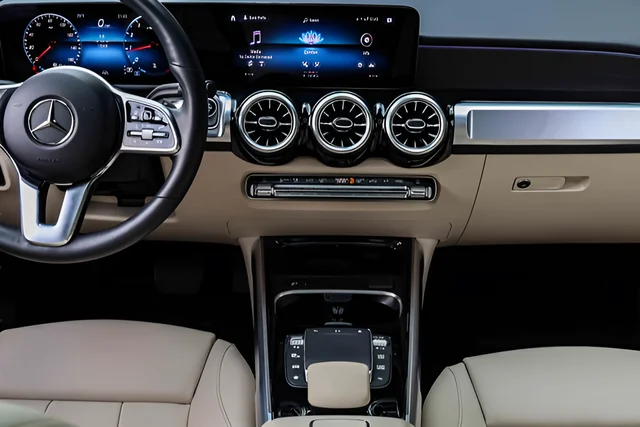 Used 2023 Blue Mercedes-Benz GLB 250 image 10