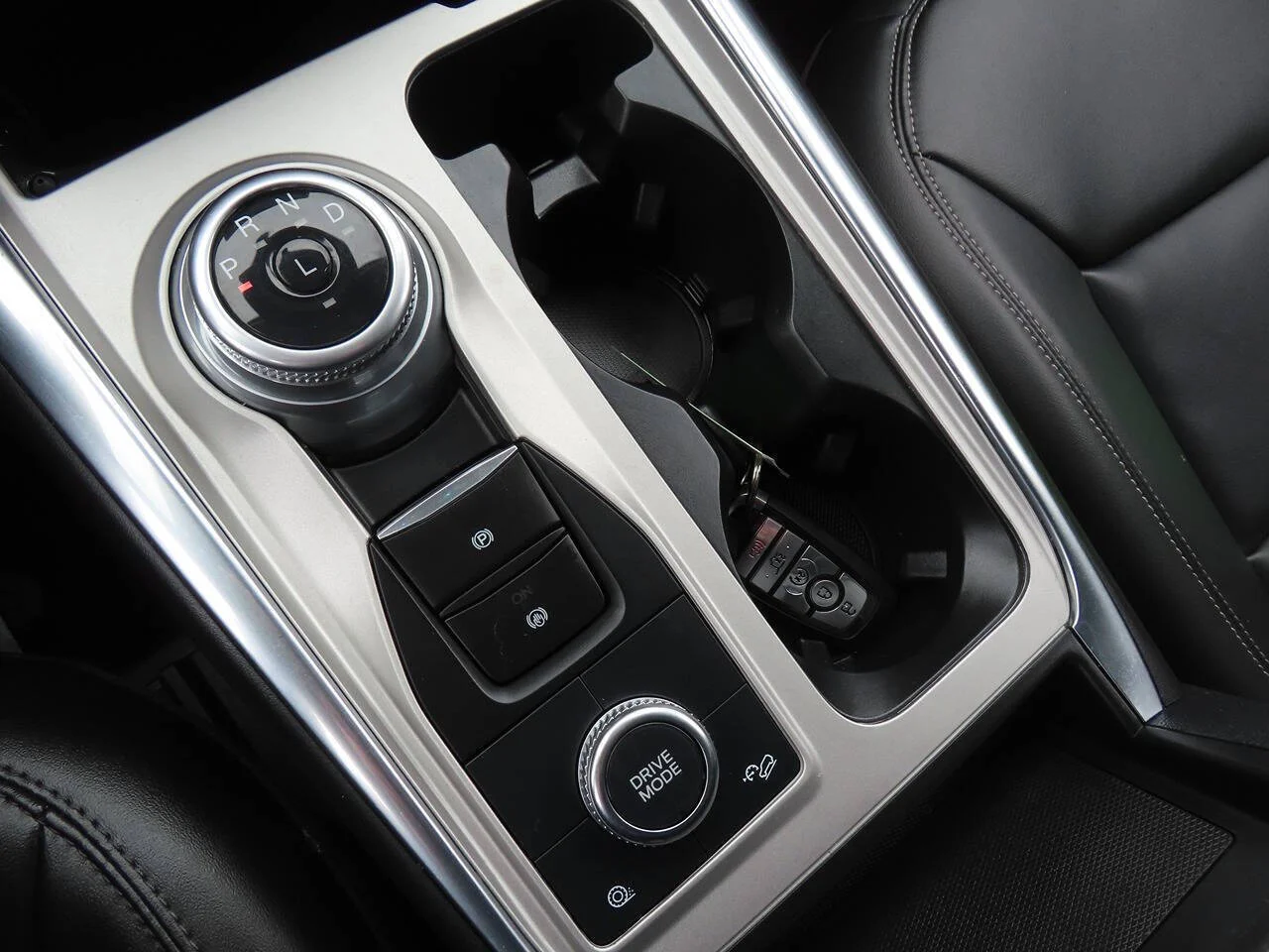 2023 Ford Explorer XLT - Photo 22
